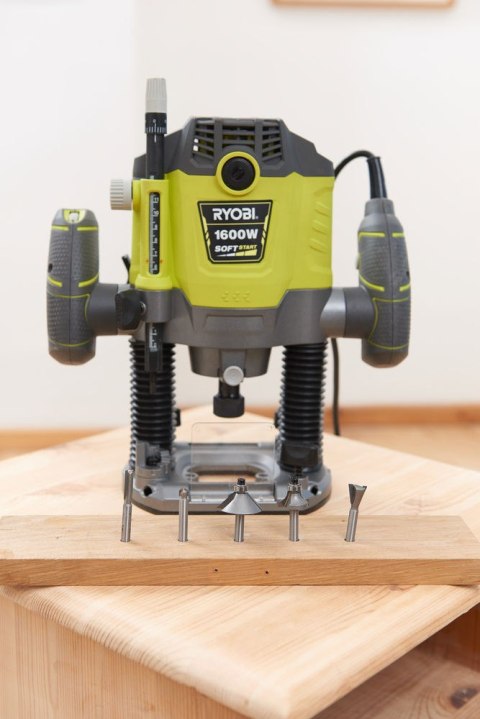 FREZARKA GÓRNOWRZECIONOWA RRT1600-K 1600W RYOBI