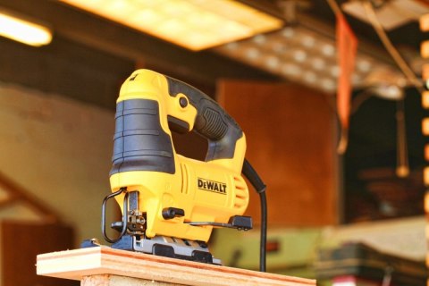 Wyrzynarka elektryczna DeWALT DWE349-QS z górnym chwytem 650W 20mm
