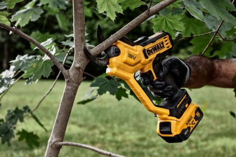 DEWALT SEKATOR AKUMULATOROWY DO GAŁĘZI KRZEWÓW 38 MM + AKUMULATOR 5Ah ŁAD. DEWALT SEKATOR AKUMULATOROWY DO GAŁĘZI KRZEWÓW 38 MM + AKUMULATOR 5Ah ŁAD.