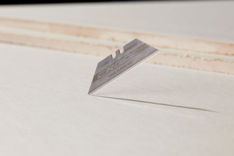 OSTRZE METALOWE TRAPEZOWE DO NOŻYKA WYMIENNE CARBIDE BLADE ZESTAW 10 SZT. OSTRZE METALOWE TRAPEZOWE DO NOŻYKA WYMIENNE CARBIDE BLADE ZESTAW 10 SZT.