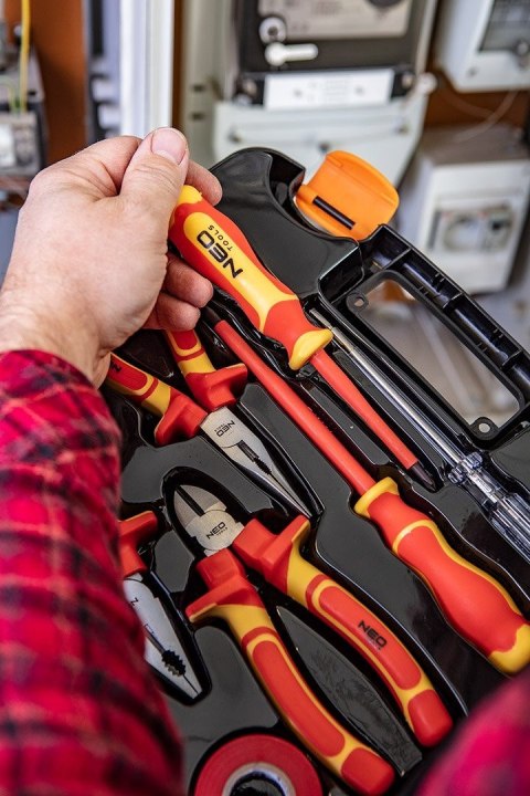 01-237 ZESTAW SZCZYPIEC I WKRĘTAKÓW 1000V, 7 SZT. NEO TOOLS 01-237 ZESTAW SZCZYPIEC I WKRĘTAKÓW 1000V, 7 SZT. NEO TOOLS