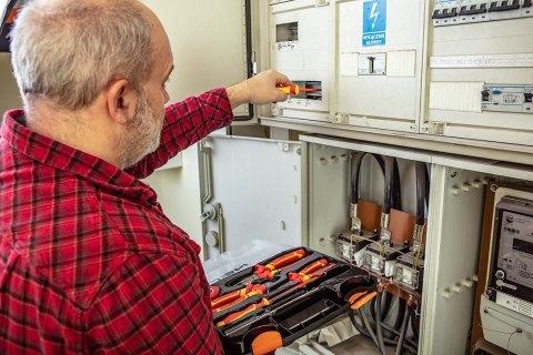 01-237 ZESTAW SZCZYPIEC I WKRĘTAKÓW 1000V, 7 SZT. NEO TOOLS 01-237 ZESTAW SZCZYPIEC I WKRĘTAKÓW 1000V, 7 SZT. NEO TOOLS