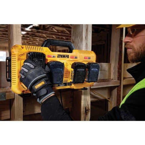 DCB104-QW XR Ładowarka wielonapięciowa 8 A z 4 gniazdami DeWalt DCB104-QW XR Ładowarka wielonapięciowa 8 A z 4 gniazdami DeWalt
