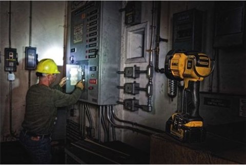 DCL043-XJ Akumulatorowa latarka reflektor Led 18V XR Li-Ion DeWalt DCL043-XJ Akumulatorowa latarka reflektor Led 18V XR Li-Ion DeWalt