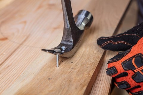 25-101 MŁOTEK CIESIELSKI 300 G, MONOLITYCZNA KONSTRUKCJA NEO TOOLS