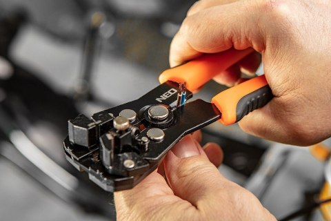 01-540 AUTOMATYCZNY ŚCIĄGACZ IZOLACJI 200 MM, CZOŁOWY NEO TOOLS 01-540 AUTOMATYCZNY ŚCIĄGACZ IZOLACJI 200 MM, CZOŁOWY NEO TOOLS