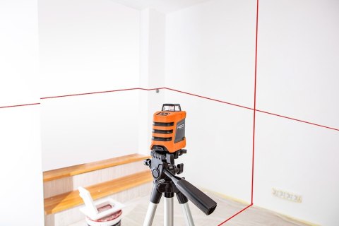 75-102 LASER PŁASZCZYZNOWY 15 M, 360° W POZIOMIE, Z ETUI I STATYWEM 1.5 M NEO TOOLS